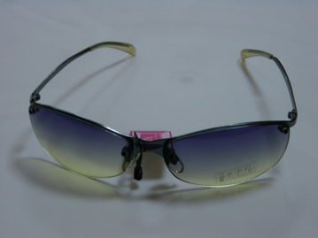 專業(yè)醫(yī)學(xué)驗光，親民價格體驗——南京東路寫字樓新開專業(yè)眼鏡直銷店